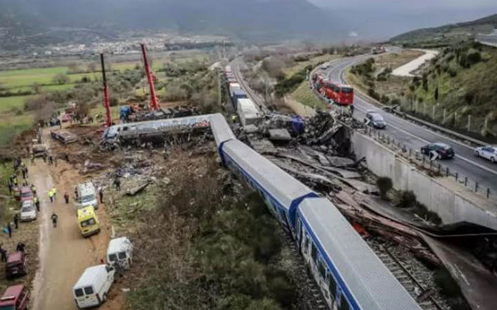 ট্রেন দুর্ঘটনায় নিহত বেড়ে ৪৩, বিক্ষোভে উত্তাল গ্রিস