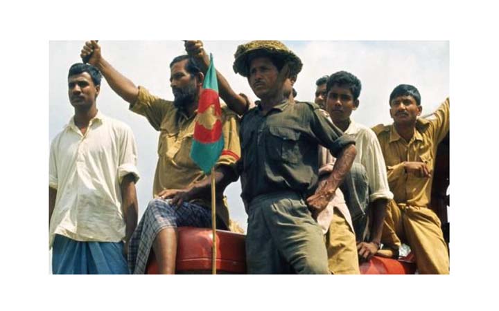 বাংলাদেশের প্রথম পতাকা তৈরি ও উড়ানোর কাহিনী