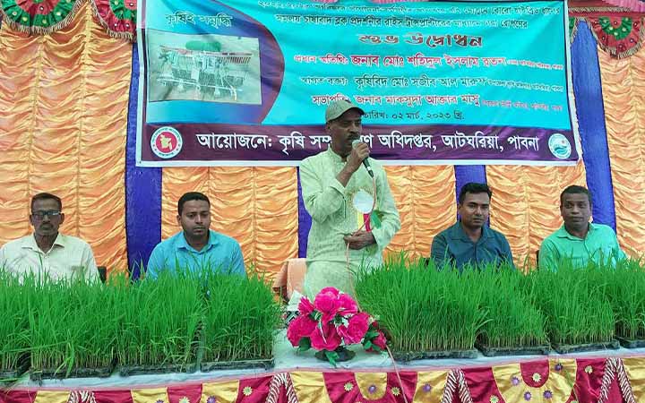 সমলয় চাষাবাদ পদ্ধতিতে যন্ত্রের মাধ্যমে ধানের চারা রোপন উদ্বোধন