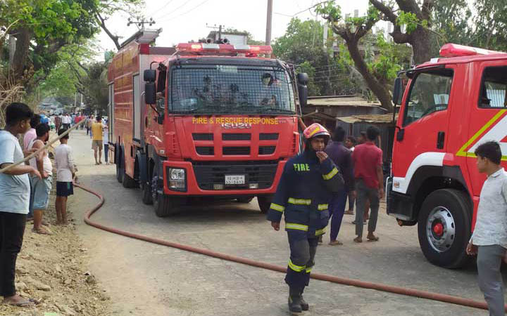 তুলার গুদামের আগুন ২০ ঘণ্টা পর নিয়ন্ত্রণে