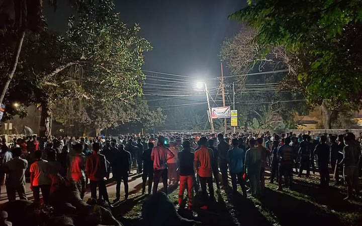 রাবি শিক্ষার্থীদের সাথে স্থানীয়দের সংঘর্ষ : আহত ৩ শতাধিক