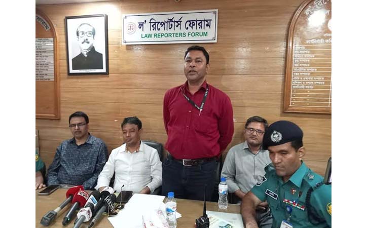 সুপ্রিমকোর্টে সাংবাদিকদের ওপর হামলার ঘটনায় ডিএমপি কমিশনারের দুঃখ প্রকাশ