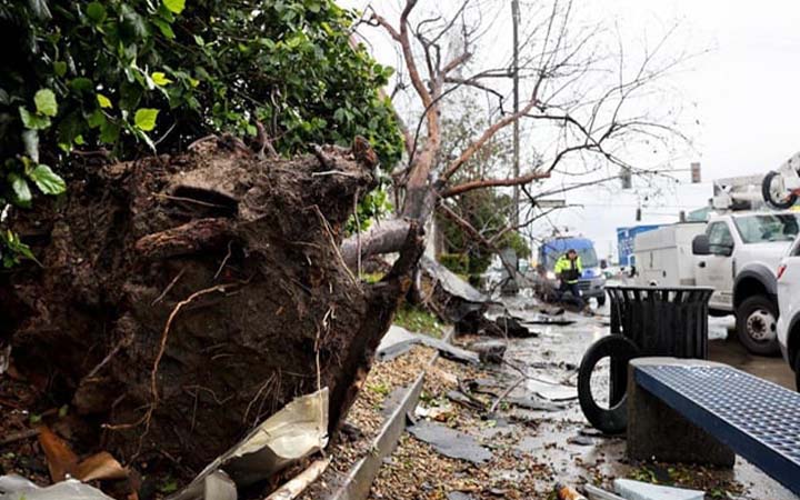দক্ষিণ ক্যালিফোর্ণিয়ায় টর্নোডোর আঘাতে ৫ জনের মৃত্যু