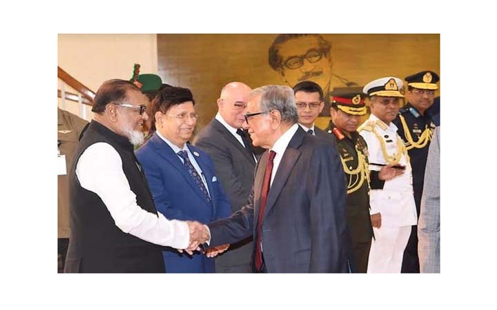 স্বাস্থ্য পরীক্ষার জন্য সিঙ্গাপুর গেলেন রাষ্ট্রপতি