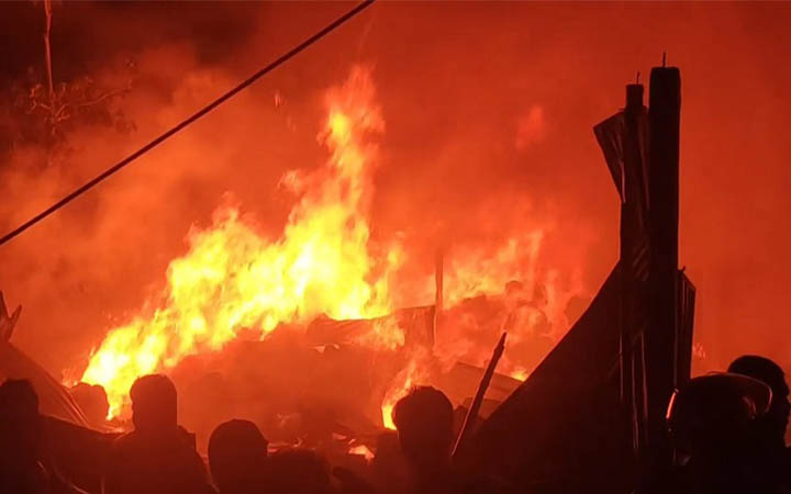 ভোলায় তুলার গুদামসহ ৩ বসতঘর আগুনে ভষ্মিভূত, একজনের মৃত্যু