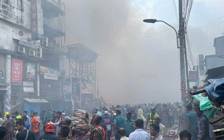 বঙ্গবাজারের আগুন নিয়ন্ত্রণে