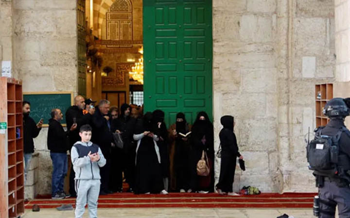 ইসরাইলি সৈন্যদের আবারো আল-আকসা মসজিদে প্রবেশ