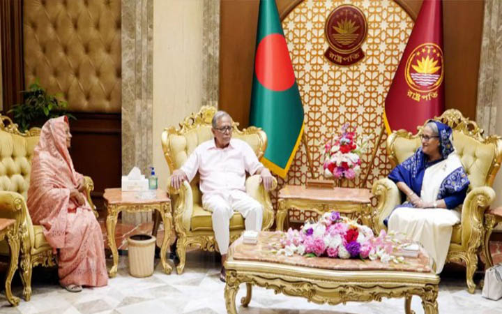 রাষ্ট্রপতির হামিদের সাথে শেষবারের মতো বঙ্গভবনে সাক্ষাৎ করেছেন প্রধানমন্ত্রী