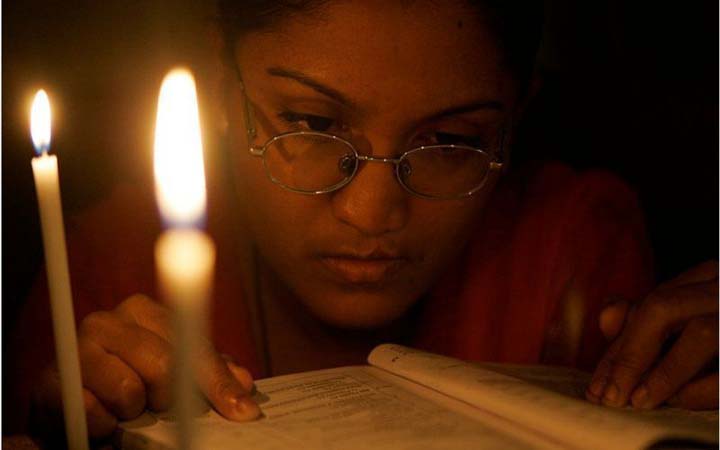 তীব্র গরম আর লোডশেডিংয়ে বিপর্যস্ত জনজীবন, সংকট কাটবে কবে?