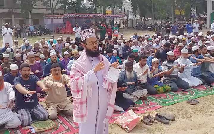 বৃষ্টির জন্য ঝিনাইদহে নামাজ আদায়