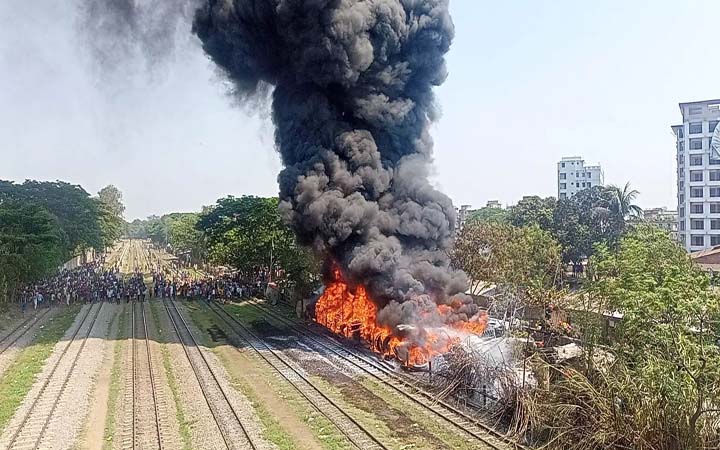 চট্টগ্রামে টায়ারের গুদামের আগুন নিয়ন্ত্রণে