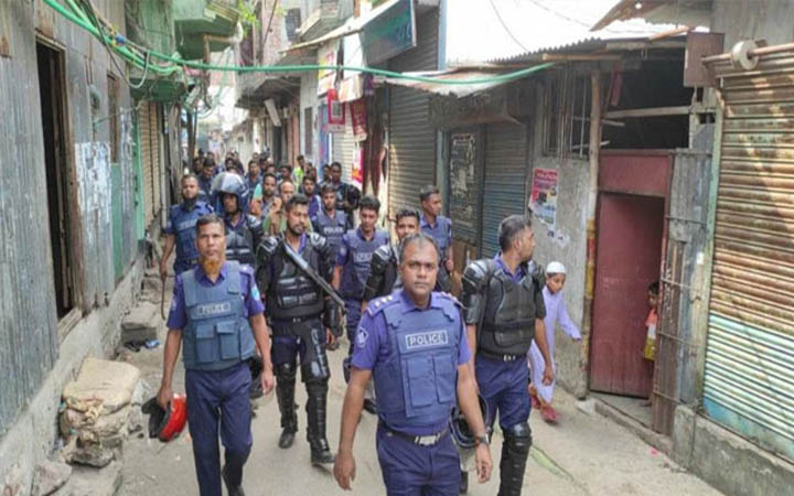 রুপগঞ্জে মাদক কারবারিদের মধ্যে দফায় দফায় সংঘর্ষ, গ্রেফতার ১৩