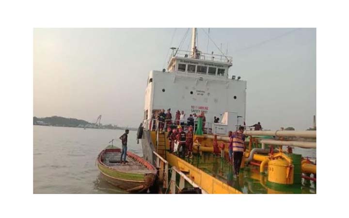 কীর্তনখোলায় তেলবাহী ট্যাংকারের ইঞ্জিন বিস্ফোরণে নিহত ২