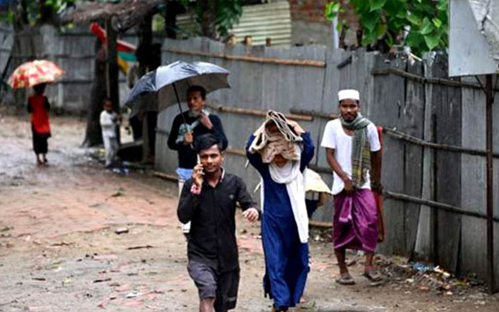 শাহ পরীর দ্বীপের মানুষজন ছুটছেন আশ্রয়কেন্দ্রে