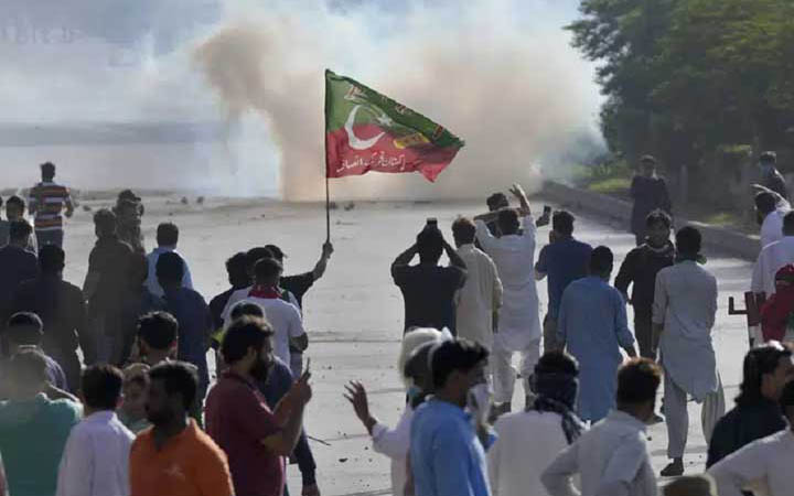 পাকিস্তানে কয়লাখনি নিয়ে সংঘর্ষ, পুলিশসহ নিহত ১৪