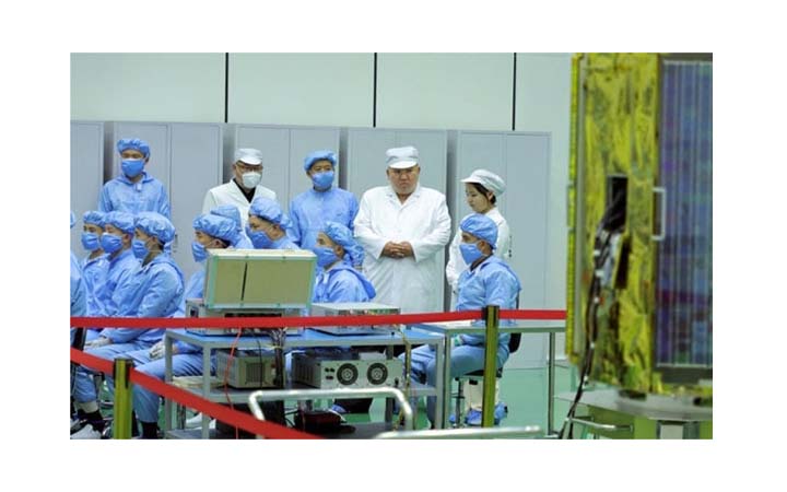 উ.কোরিয়ার প্রথম গুপ্তচর স্যাটেলাইট পরিদর্শন করলেন কিম