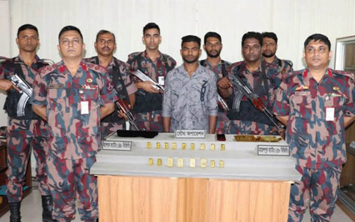 বেনাপোলে ১৭ স্বর্ণের বারসহ যুবক আটক