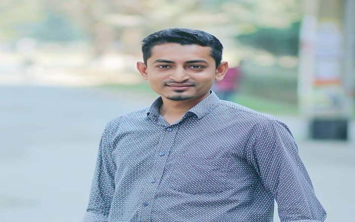 ইবি ছাত্রলীগনেতার বিরুদ্ধে বাস চালককে মারধরের অভিযোগ, সড়ক অবরোধ
