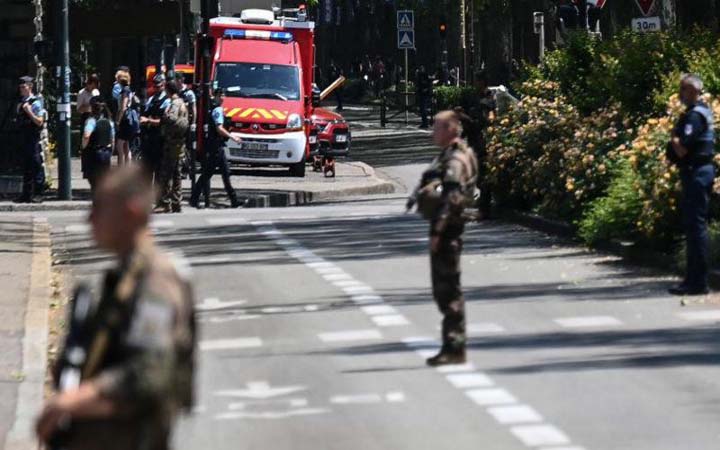 ফ্রান্সে শিশুদের ওপর এলোপাথাড়ি ছুরিকাঘাত, এক সিরীয় আটক
