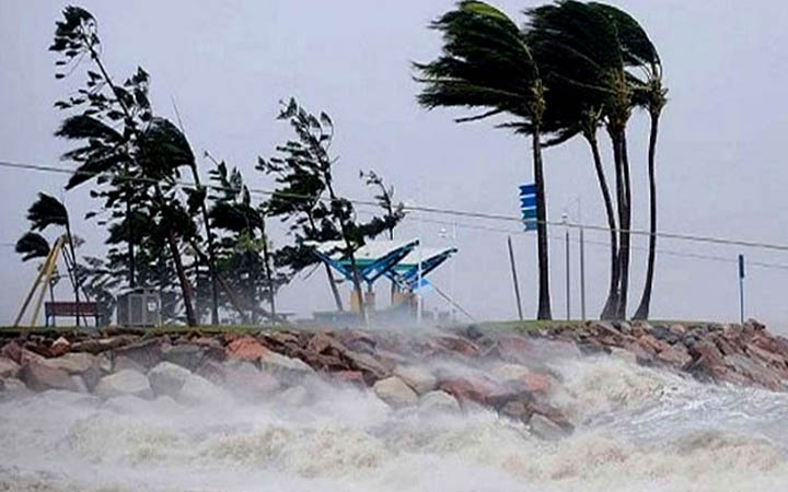 ঘূর্ণিঝড় বিপর্যয় : ভারতের উপকূলীয় রাজ্যগুলোতে সতর্কতা
