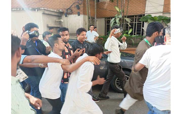 বনানীতে হিরো আলমকে মারধর : হাসপাতালে ভর্তি
