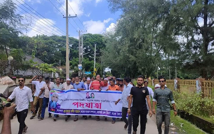 নোয়াখালীতে পুলিশ বেষ্টনী দিয়ে বিএনপির পদযাত্রায় বাধার অভিযোগ