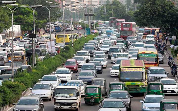 রাজধানীতে তীব্র যানজট, ভোগান্তিতে যাত্রীরা