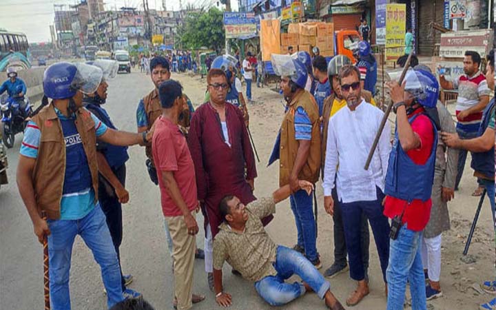 সিদ্ধিরগঞ্জে বিএনপি-পুলিশ সংঘর্ষ, আটক ৫