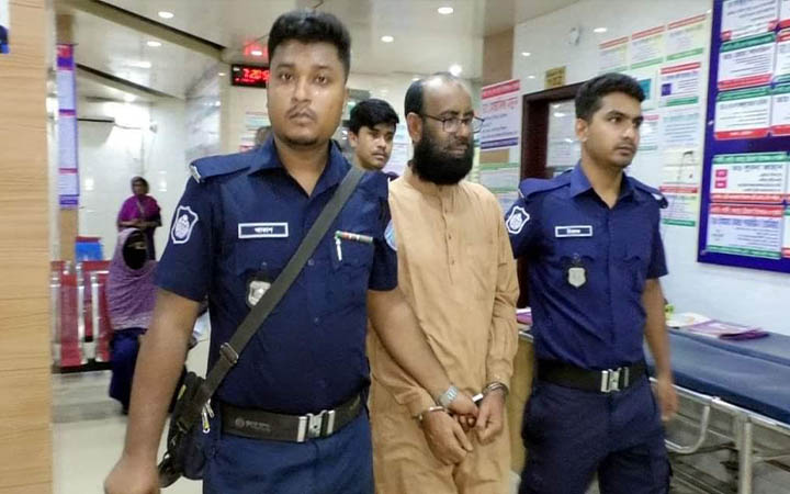 নোয়াখালীতে ভুয়া ডাক্তার আটক