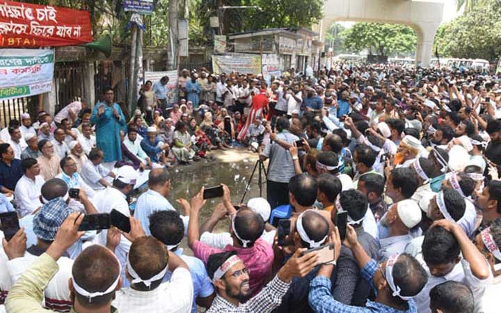 আজ থেকে আমরণ অনশনে বসছেন শিক্ষকরা