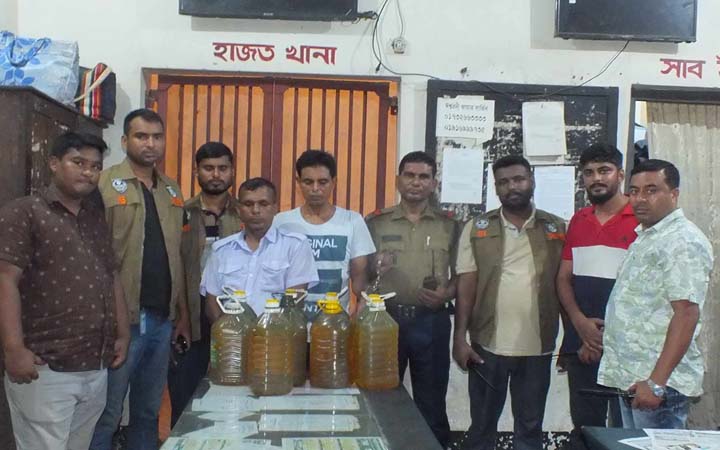 ট্রেনের তেল চুরির ঘটনায় বরখাস্ত সেই রেলকর্মচারী
