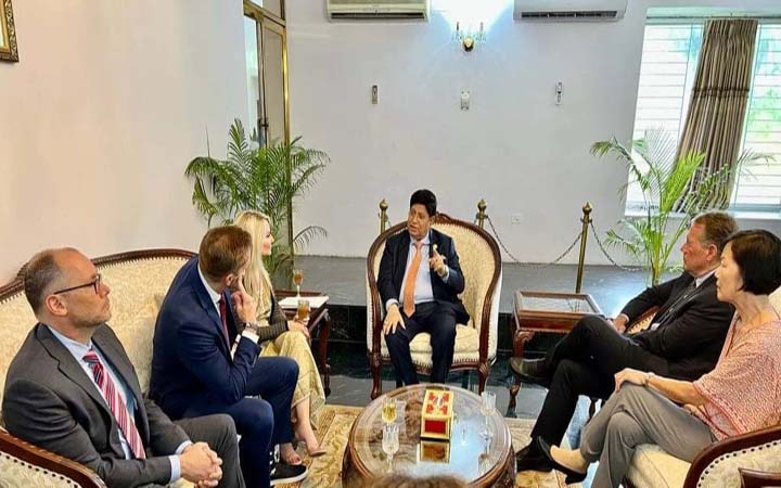 নির্বাচনের আগে মার্কিন সরকার পদত্যাগ করবে কি না কংগ্রেসম্যানদের মোমেনের প্রশ্ন