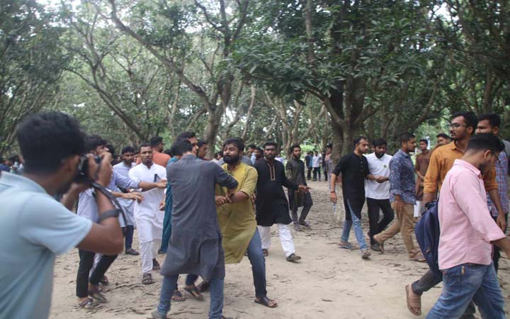 ইসলামী বিশ্ববিদ্যালয় : শোক দিবসের আলোচনাসভা শেষে ছাত্রলীগকর্মীদের মারামারি, আহত ৫