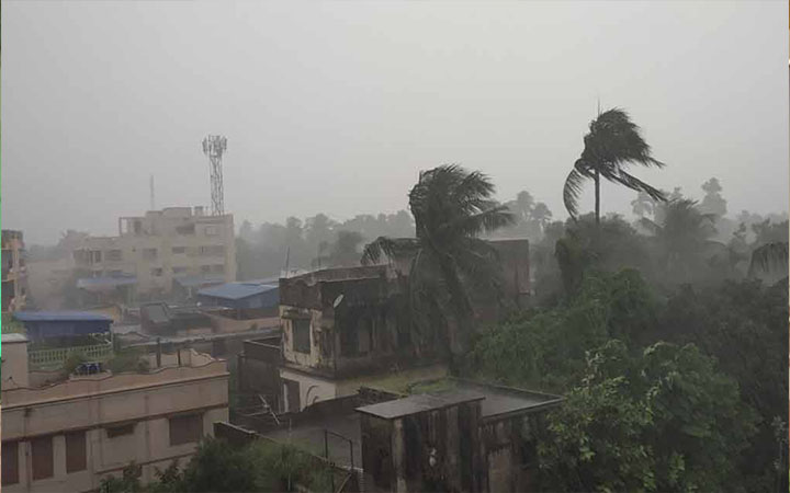 ১৯ জেলায় ৬০ কিলোমিটার বেগে ঝড়ের পূর্বাভাস