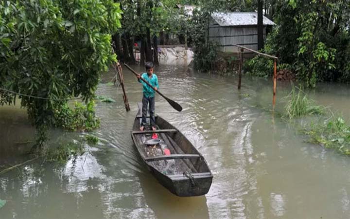 কুড়িগ্রামে নদ-নদীর পানি কমলেও কমেনি দুর্ভোগ