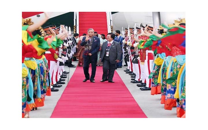 রাষ্ট্রপতি সাহাবুদ্দিনকে জাকার্তায় লাল গালিচা অভ্যর্থনা