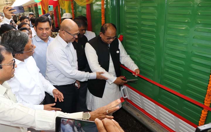 মানুষকে বহুমুখী সেবা দিতে রেল বহরে আধুনিক লাগেজ ভ্যান সংযোজন করা হয়েছে : রেলপথ মন্ত্রী