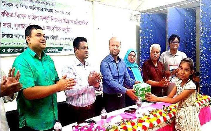 সুনামগঞ্জে বিশ্ব শিশু অধিকার সপ্তাহ উপলক্ষে চিত্রাঙ্কন প্রতিযোগিতা