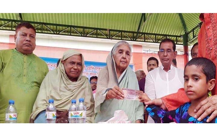 আমি যে বরাদ্দ পাই তা জনগণের মাঝে বুঝিয়ে দেই : মতিয়া চৌধুরী