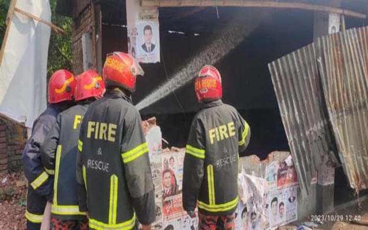 খুলনায় বিএনপি কার্যালয়ে আগুন