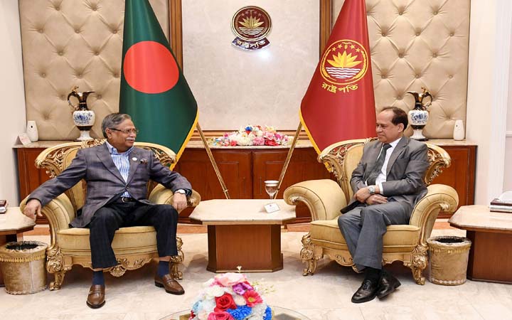 আসন্ন নির্বাচন সুষ্ঠু করতে ইসিকে দায়িত্বশীল ভূমিকা পালনের আহ্বান রাষ্ট্রপতির