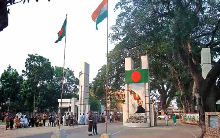 পূজার কারণে বেনাপোল স্থলবন্দরে আমদানি-রপ্তানি বন্ধ, যাত্রী চলাচল স্বাভাবিক