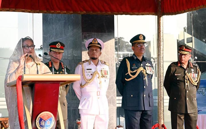 কিছু লোক লাশের ওপর দিয়ে ক্ষমতায় যেতে চায় : প্রধানমন্ত্রী