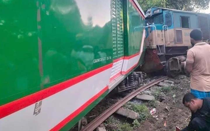 কিশোরগঞ্জে ট্রেনের ৪ বগি লাইনচ্যুত