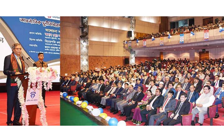 দুদক কর্মকর্তাদের নৈতিকতা প্রদর্শন করে দায়িত্ব পালনের আহ্বান রাষ্ট্রপতির