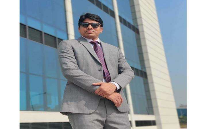 কুবিতে নিজ বিভাগের শিক্ষকের হাতে মারধরের শিকার সিনিয়র শিক্ষক