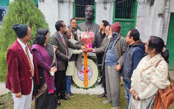 মহানায়িকা সুচিত্রা সেনের বাড়িতে আজো স্মৃতি সংগ্রহশালা না হওয়ায় ক্ষোভ