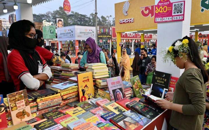বাংলাদেশে নিষিদ্ধ বা বাজেয়াপ্ত হয়েছিল যেসব আলোচিত বই