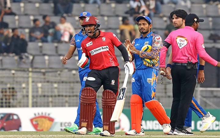 মিরাজ-মালিকের ব্যাটিংয়ে খুলনাকে প্রথম হারের স্বাদ দিলো বরিশাল