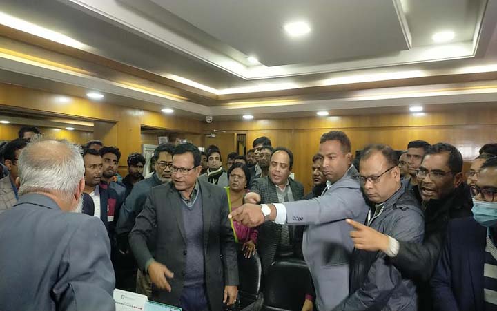 নিয়োগকে কেন্দ্র করে উত্তাল ইসলামী বিশ্ববিদ্যালয়